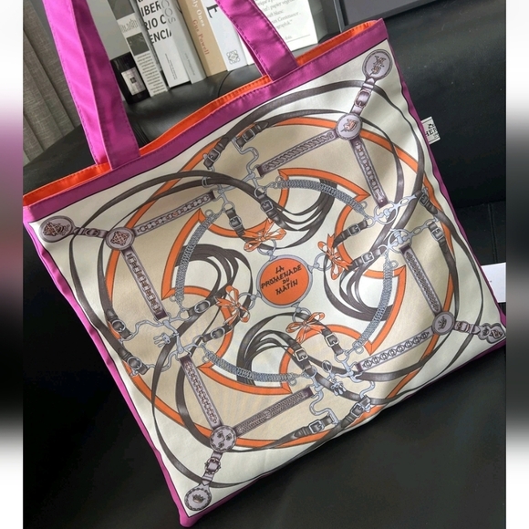 Hermès Scarf Print Tote Bag, Birthday Gift, VIP, New! - Picture 4 of 9